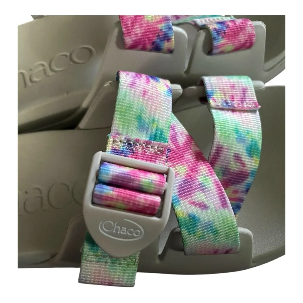 NWT Chaco floral pattern sandals